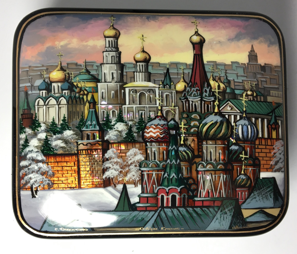 110 x 90 mm Snt Basil Cathedral and Moscow Kremlin hand painted on pearl shell lacquered box from Fedoscino (by Mihail Studio)