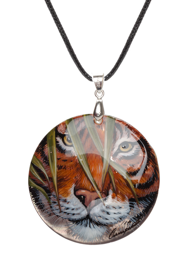 d50 mm Tiger hand painted Nacre Pendant (by Tatiana Shkatulka Crafts)