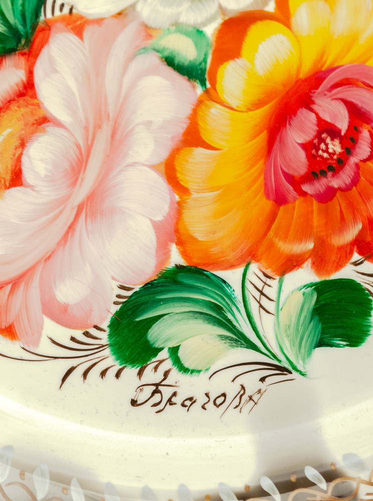 d 220 mm Zhostovo Patterns hand painted and lacquered by Blagova Metal Forged White Tray (by Lada Crafts)