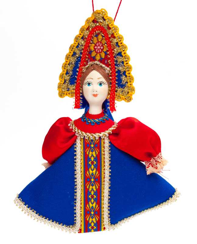 Кукла в русском костюме