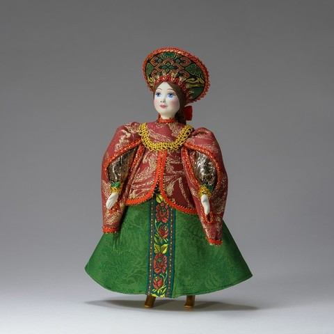 Кукла в русском костюме