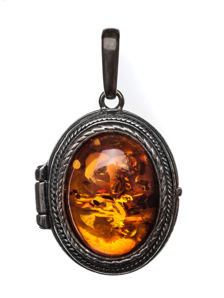 12 g Opening Baltic Amber Pendant
