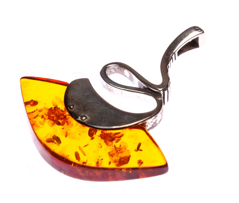 8 g Flower Baltic Amber Pendant
