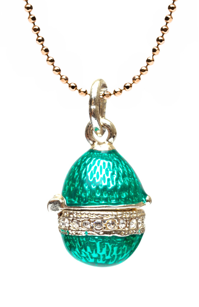 Big Shell Green Openingr Egg Pendant
