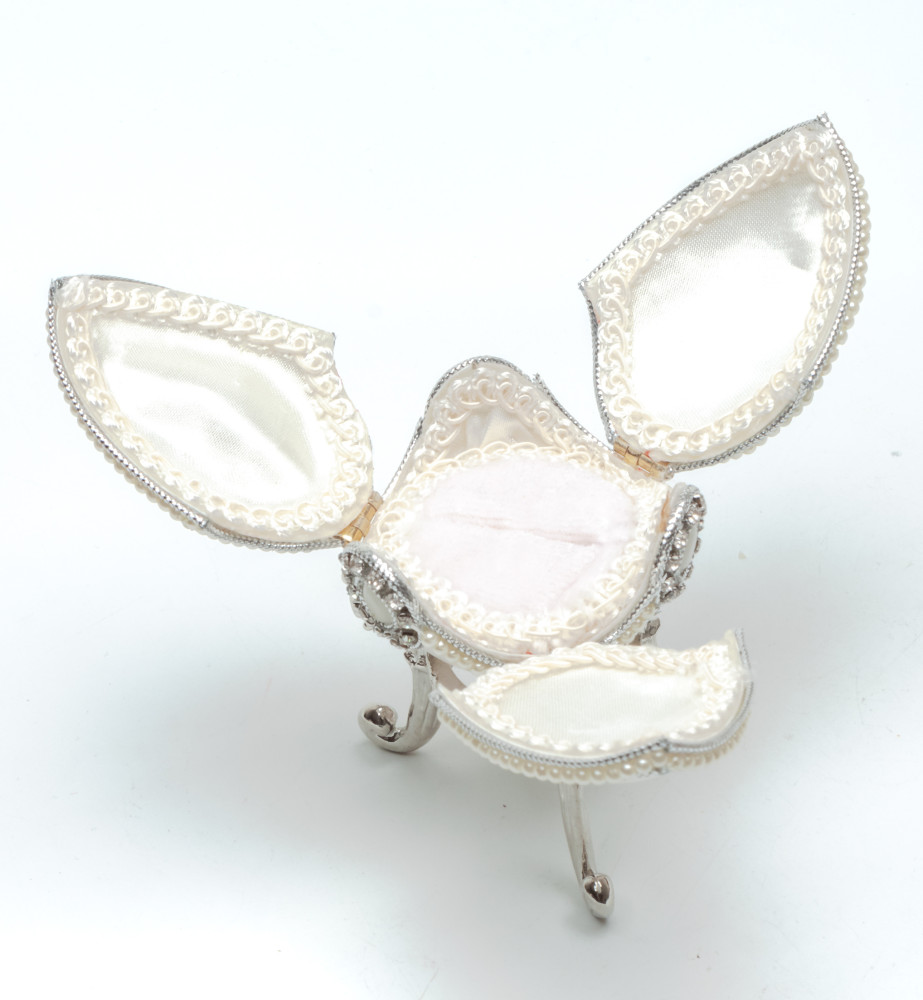 100 mm White Petals Easter Egg
