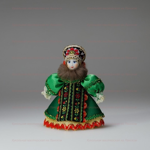 Кукла в русском костюме