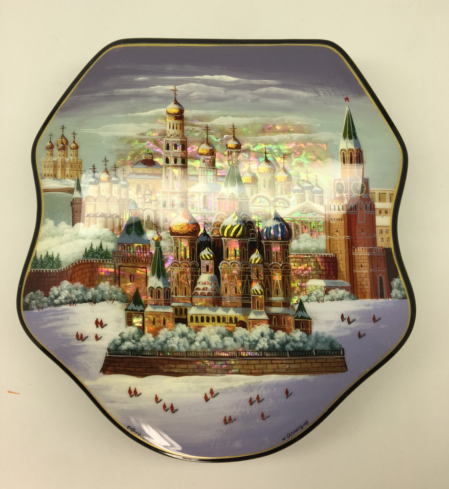 150 x 170 mm Red Square hand painted on shell Fedoscino lacqured papier-mache box (by Tatiana Fedoscino Arts)
