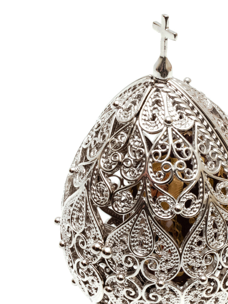 120 mm Delicate Silver with an wooden Egg Easter Egg