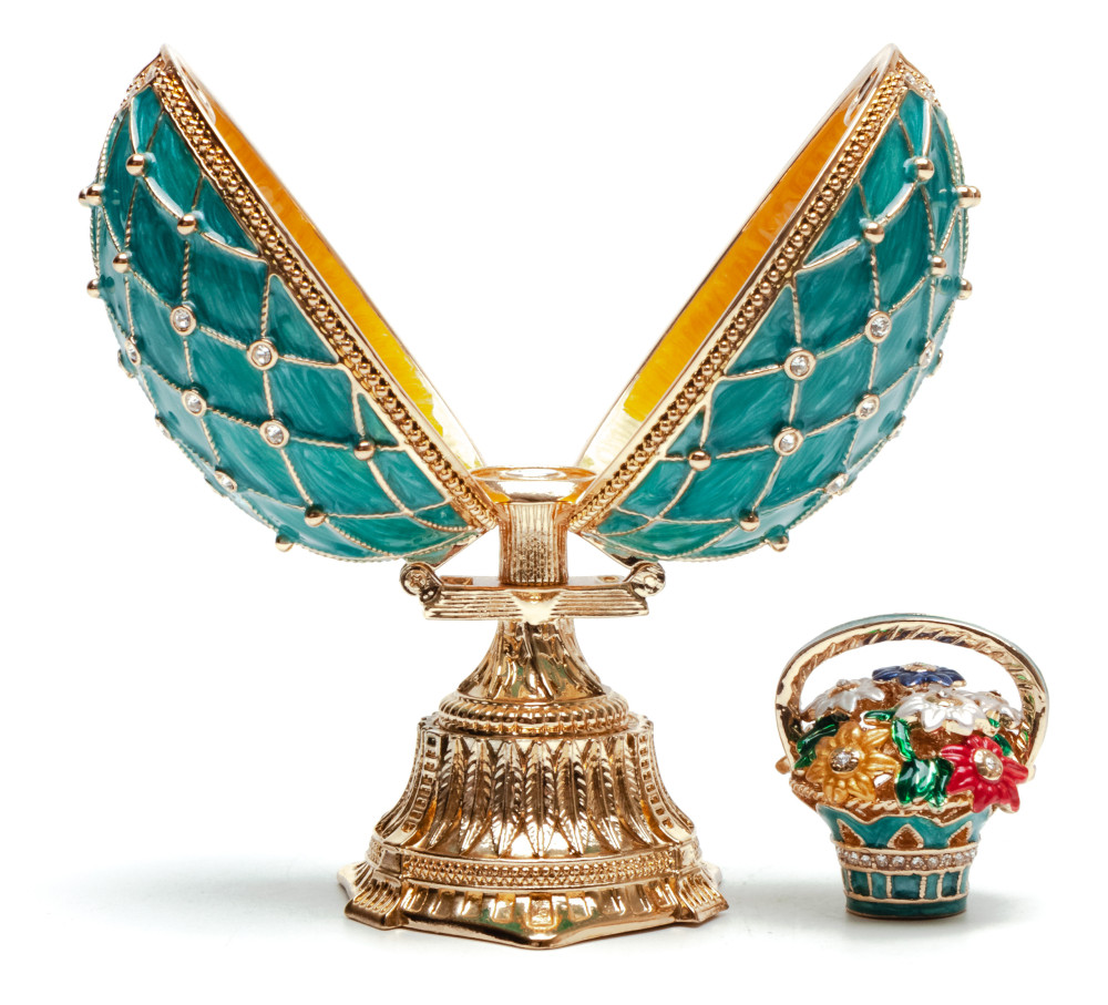 90 mm Light Blue Lattice Easter Egg with the Basket