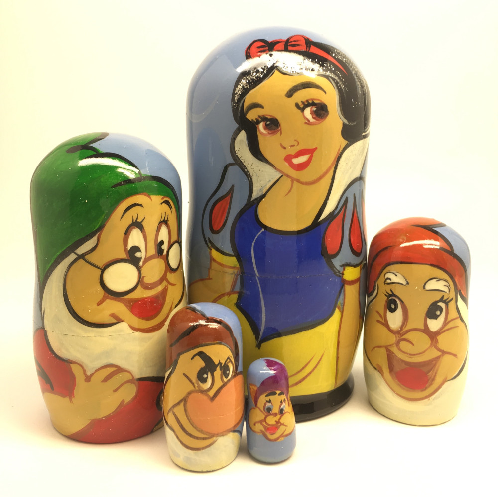 The Snow White Nesting Doll 5pcs 