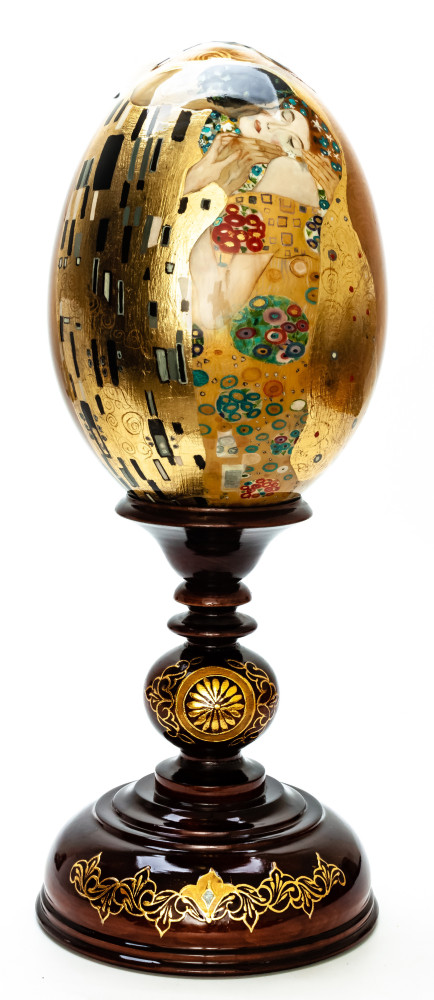  400 mm The Kiss by Klimt hand painted on red colored wooden Egg with standby (by Tatiana Crafts)
