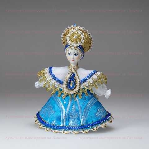 Кукла в русском костюме