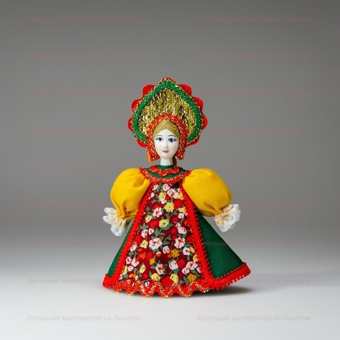 Кукла в русском костюме