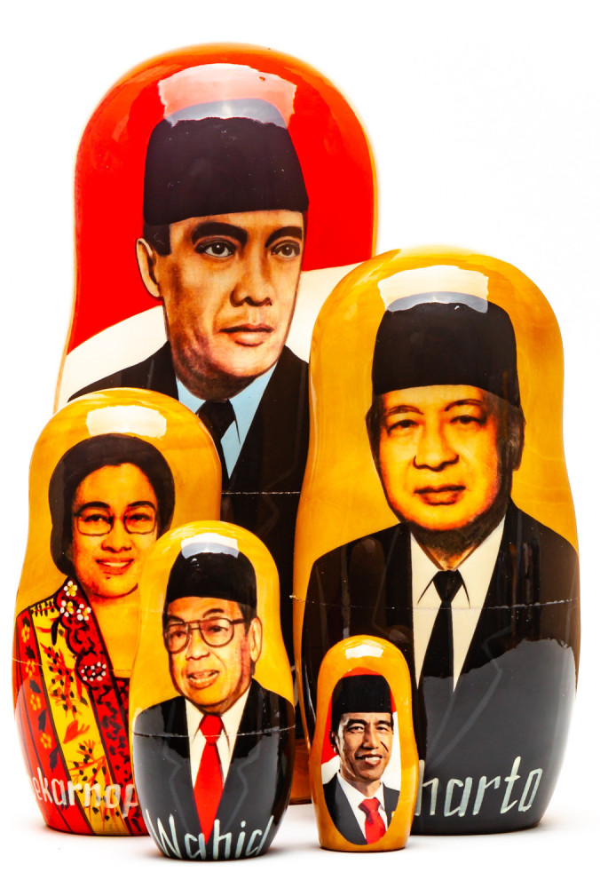180mm Soekarno Handmade wooden Matryoshka Nesting Doll 5 pcs (by Konstantin Studio)