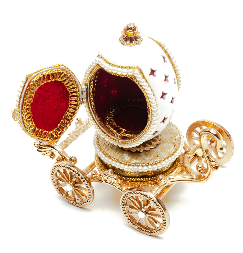 85 mm White Jewellery on the Cabin Music Egg Shell