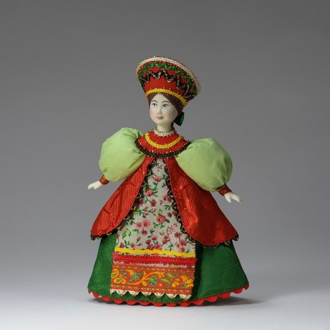 Кукла в русском костюме