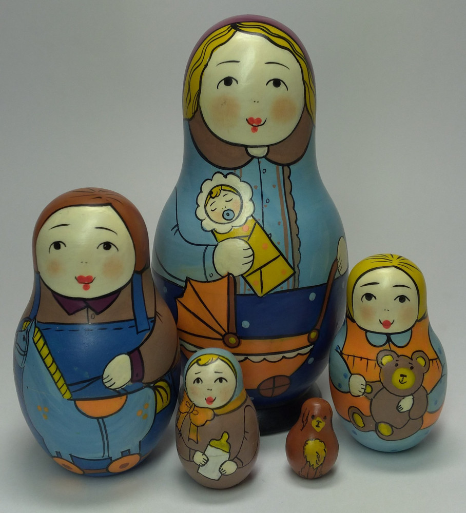 110 mm Mother with Baby hand painted Traditional Russian Wooden Matryoshka doll 5 pcs (by Igor Malyutin)