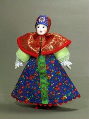 Кукла в русском костюме
