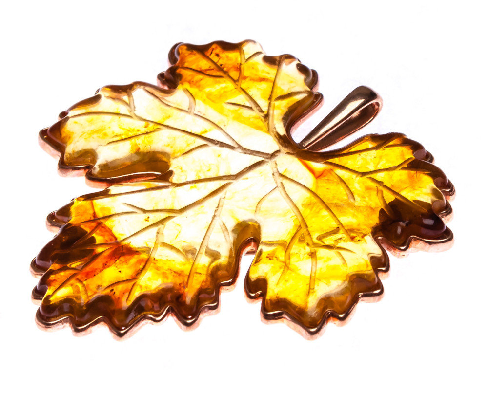 13 g Maple Leaf Baltic Amber Brooch