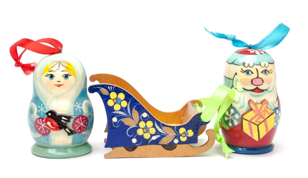 130x80 mm Santa Clause and Snowmaiden on Sleigh hand Carved and Painted Christmas Tree Ornaments