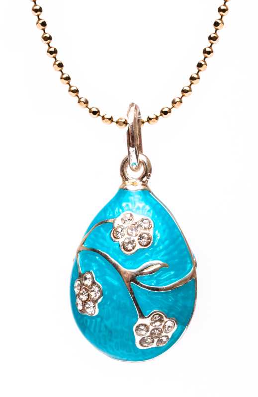 3 Daisies on a Branch Light Blue Egg Pendant