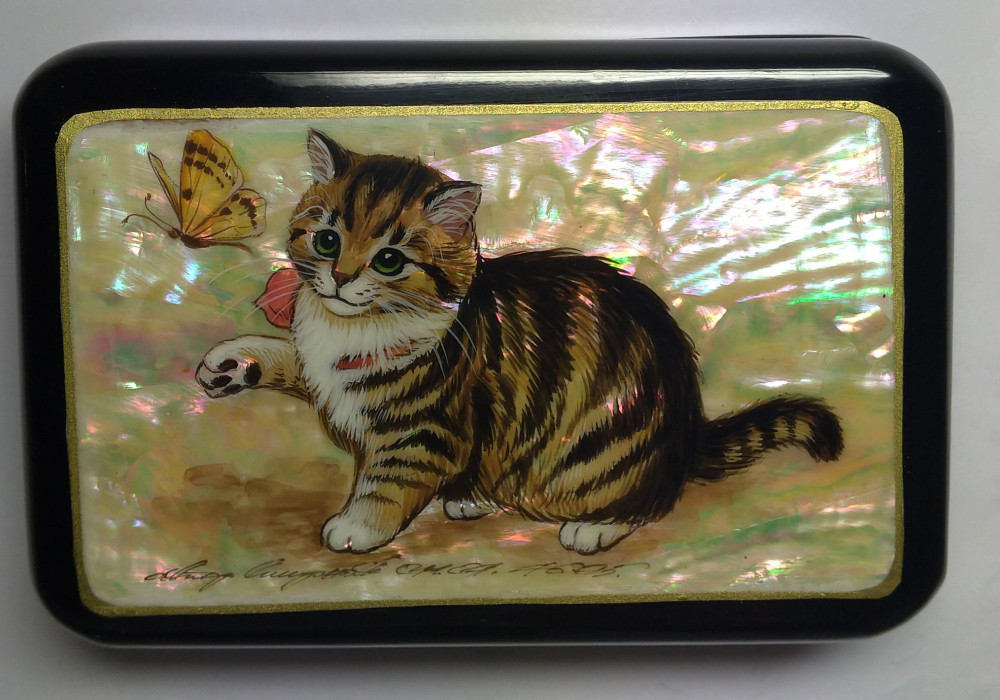 110x75mm Cat hand painted lacquered jewelery box (by Tatiana Shkatulka Crafts)
